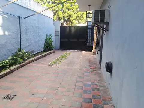 Casa en Venta con 3 cocheras