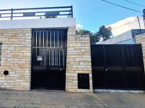 VENTA CASA 4 AMB + DPTO JARDIN COCHERA MORON SUR