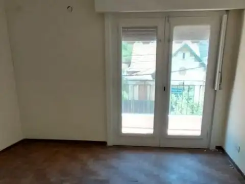 Depto Tipo Casa 4 ambientes con 2 baños