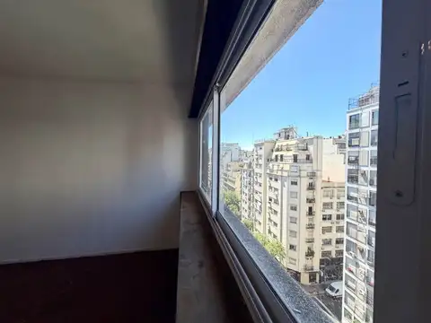 VENTA TRES AMBIENTES PISO ALTO LUMINOSO RECOLETA