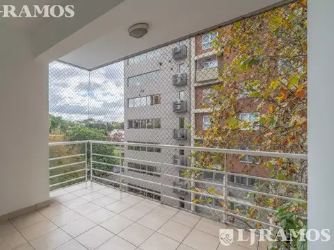 Departamento en venta, piso súper luminoso, 3 amb./ cochera - APTO CRÉDITO