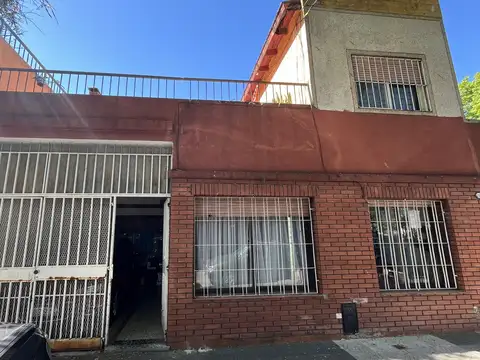 CASA 4 AMBIENTES, TERRAZA Y COCHERA CUBIERTA