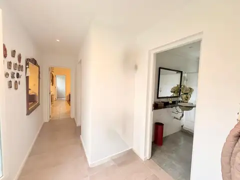 Casa 4 ambientes con 3 baños