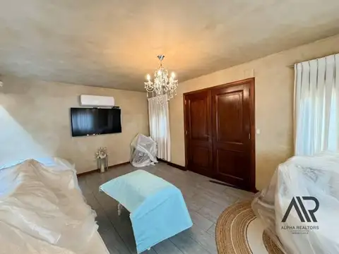 VENTA CASA CON RENTA COLÓN DÚPLEX DOS DORMITORIOS ARQUITECTURA RUTA 102
