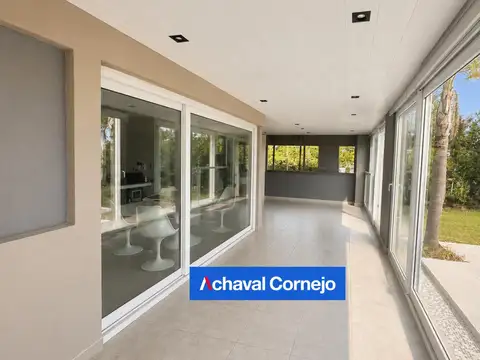 Casa en Venta con 2 cocheras