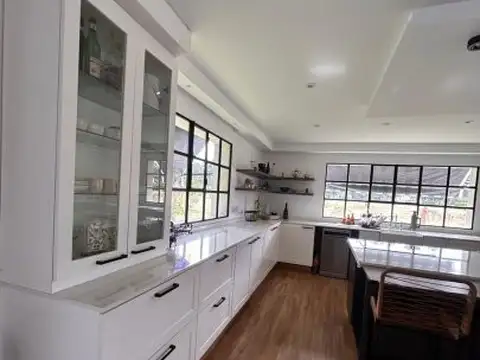Casa en Venta con 4 cocheras