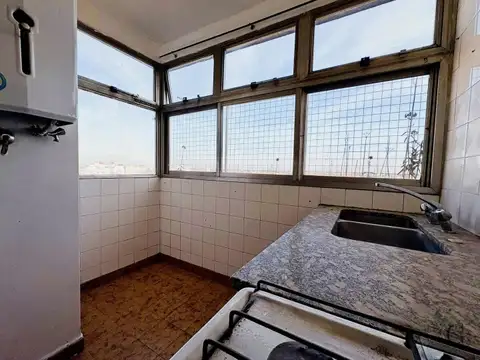 Oportunidad. Departamento 4 ambientes Olivos/Florida. Piso 10. Vista abierta. Apto crédito