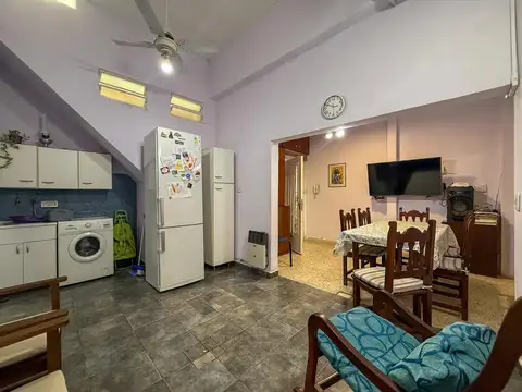 Casa 8 ambientes con 3 baños