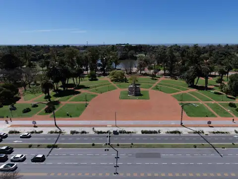 Av. del Libertador y Fray Justo Santa María Oro