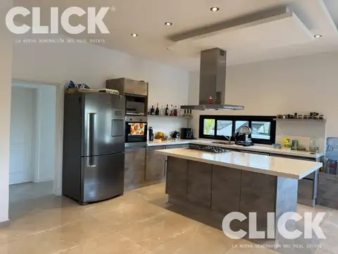 Casa en Venta con 3 cocheras