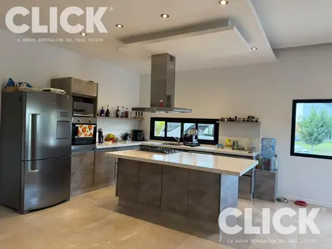 Casa 5 ambientes con 3 baños
