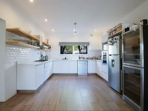 VENTA CASA BARRIO S. FRANCISCO. SALIDA A LA LAGUNA