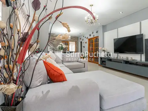 Venta casa 4 ambientes con jardín, piscina y cochera en Ramos Mejia.