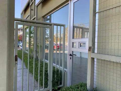 EXCELENTE LOCAL - PILAR - Panam. km. 57 L18