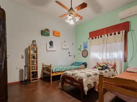 Venta Casa 2 DORMITORIOS Patio y Terraza. Garay 2037 a metros de Oroño