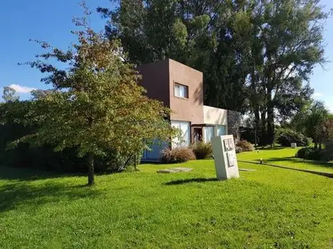 Casa en Venta en Arturo Segui, USD 245.000