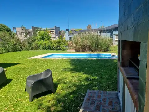 Casa en Venta Barrio Cerrado Club La Candida- APTO BANCO