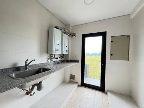 Casa 7 ambientes con 3 baños