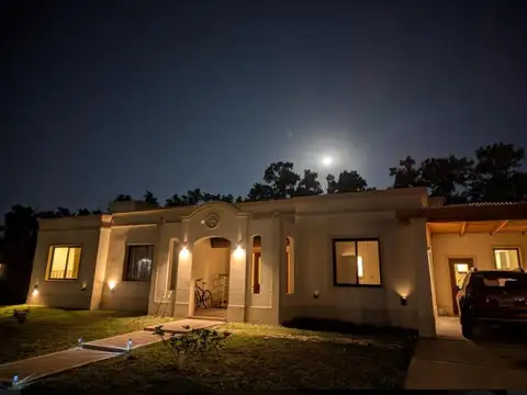 Las Casuarinas de Pilar -Hermosa Casa