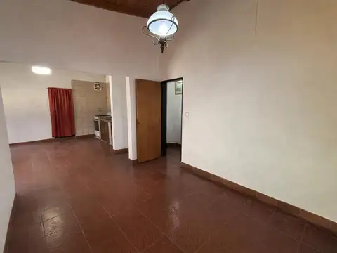 VENTA CASA 3 AMBIENTES CON AMPLIO LOTE Y POSIBILIDAD DE SEGUNDA VIVIENDA