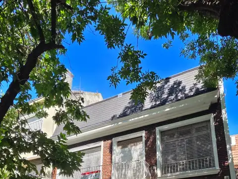 Casa Estilo Francés con Jardín y Piscina con Ascensor, 3/4 Dorm + D/s Cochera