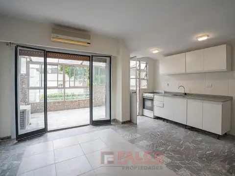 Departamento de 3 ambientes refaccionado con balcón aterrazado