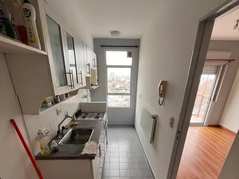 Alquiler 2 amb con balcon. Luminoso