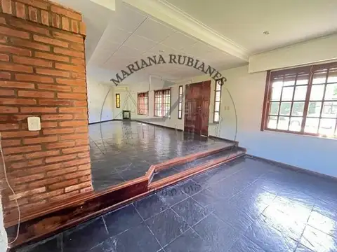 Casa 5 ambientes con 3 baños
