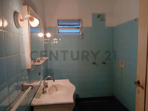 12 ENTRE 74 Y 75, CASA EN VENTA 2 DORMITORIOS + DPTO. 2 DORMITORIOS INDEPENDIENTE.