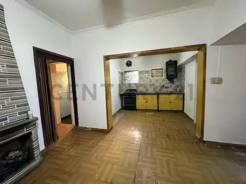 Casa 5 ambientes con 2 baños