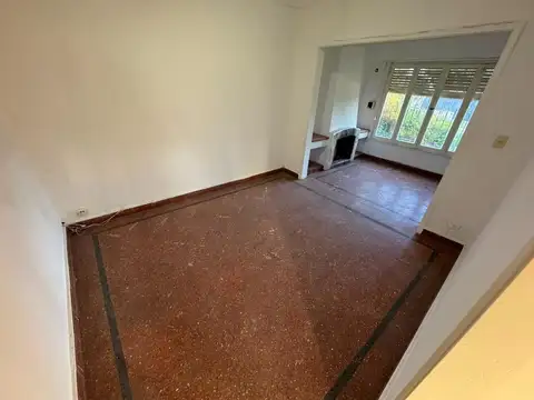 Casa 3 ambientes con 2 baños
