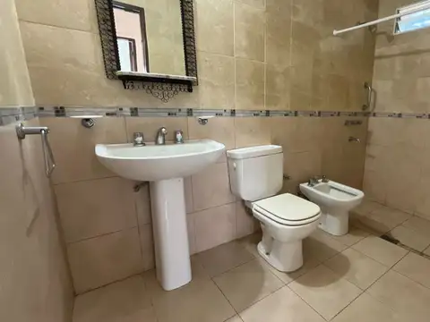 Casa 4 ambientes con 1 baño