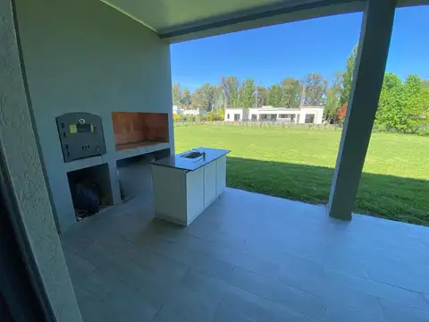 Venta casa 4 amb a estrenar Santa Irene Comarcas Lujan