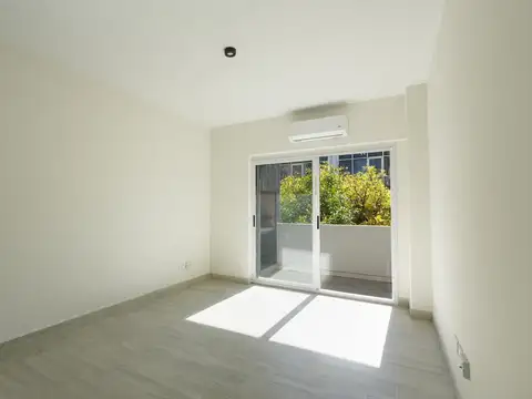 Venta monoambiente en Monserrat con balcón y parrilla