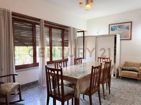 Casa 4 Ambientes a Modernizar con Patio y Cochera – Olivos