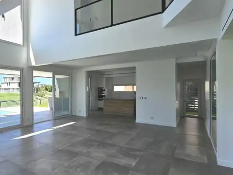 VENTA CASA EL YACHT NORDELTA: 5 DORMITORIOS - PLAYROOM - AMARRA PROPIA