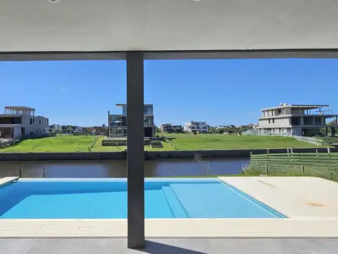 Yacht 300: CASA 5 DORMITORIOS - PLAYROOM - AMARRA PROPIA