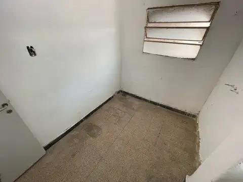 Local en Venta en Parque Casado, USD 200.000