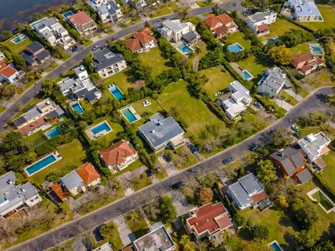 Terreno en Venta 44  mts Fondo