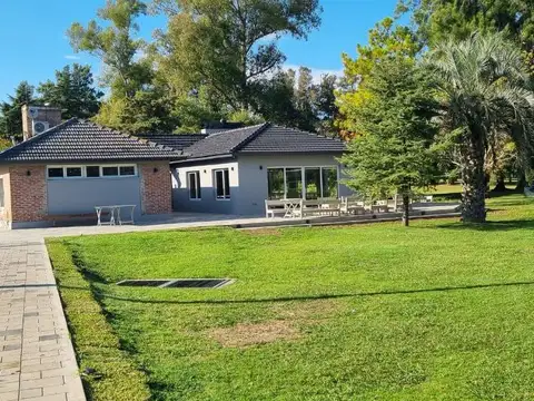 Casa en Venta con 3 cocheras