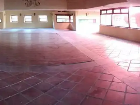 Local comercial sobre Avenida - Punta del Este