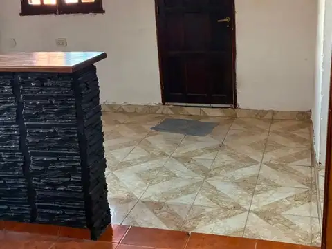 Casa 4 ambientes con 1 baño