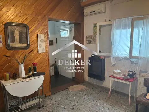 VENTA CASA 6 AMBIENTES PATIO TERRAZA GRAN POTENCIAL