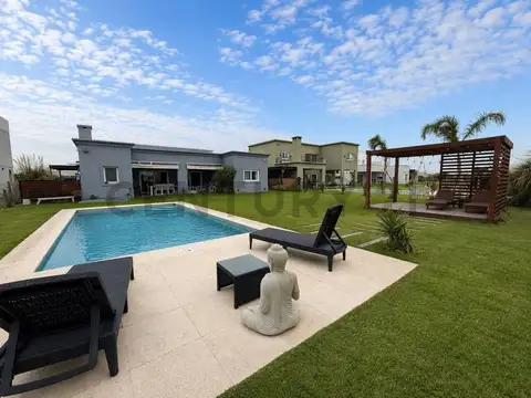 Casa en Venta en Loma Verde, USD 180.000