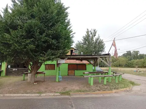 VENTA Oportunidad en 20 de Junio – Lote 400 m con construcción, frente a plazoleta comercial