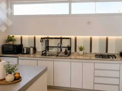 Casa en Venta con 4 cocheras