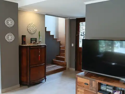 Casa 6 ambientes con 4 baños