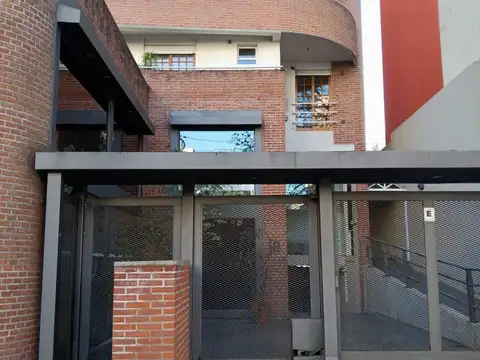 Cochera cubierta en alquiler zona tribunales