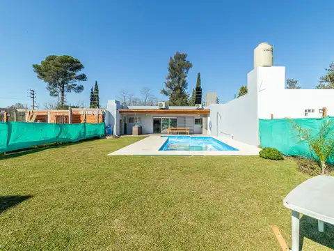 Casa Moderna En El Pato Con Pileta Y Apta Crédito
