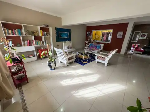 Casa 6 ambientes con 3 baños